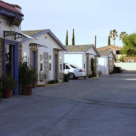 Route 66 Motel - Rialto Bagian luar foto