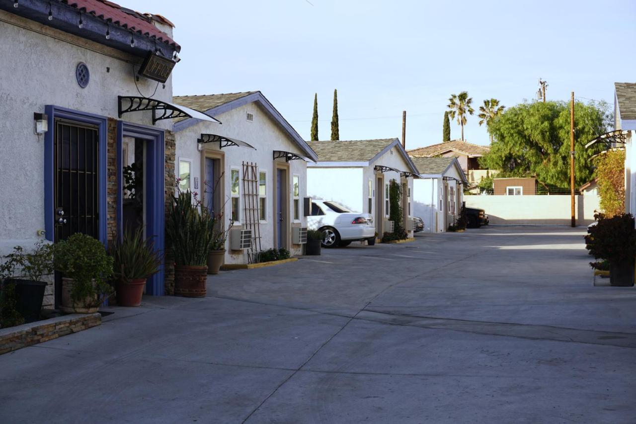 Route 66 Motel - Rialto Bagian luar foto