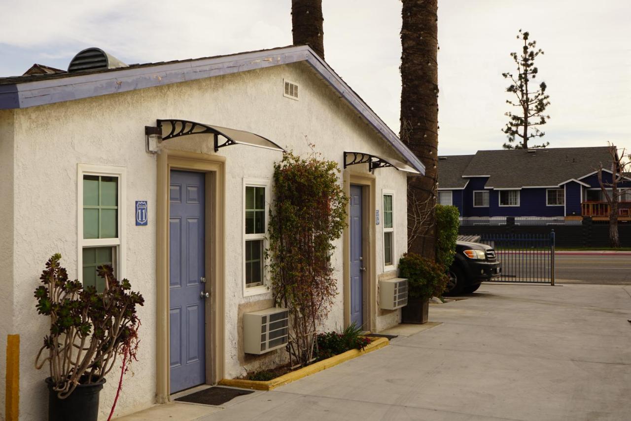 Route 66 Motel - Rialto Bagian luar foto