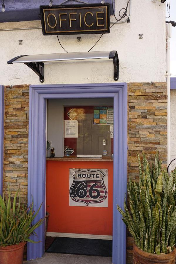 Route 66 Motel - Rialto Bagian luar foto